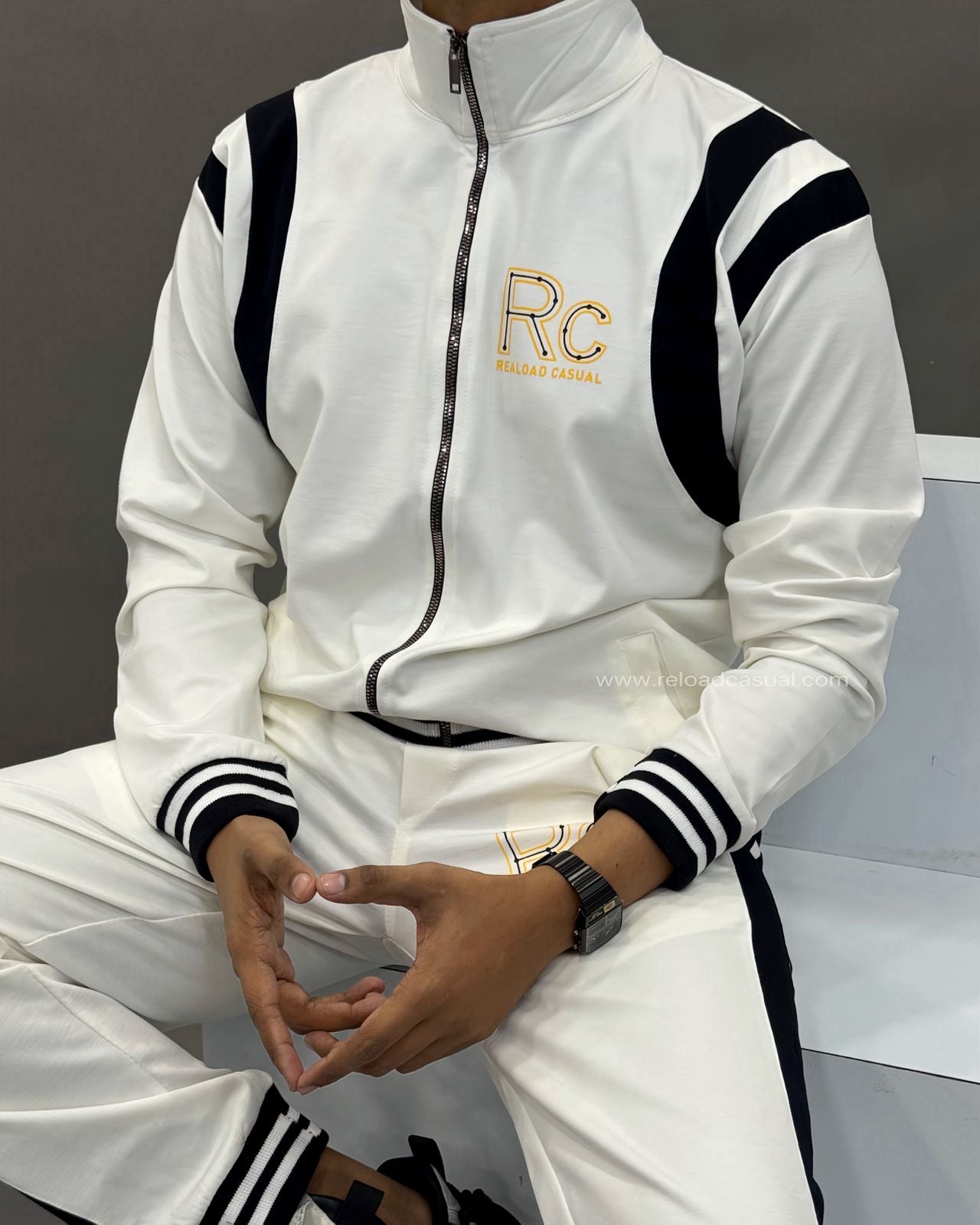 Men Solid Side Taped Zip Up Tracksuit