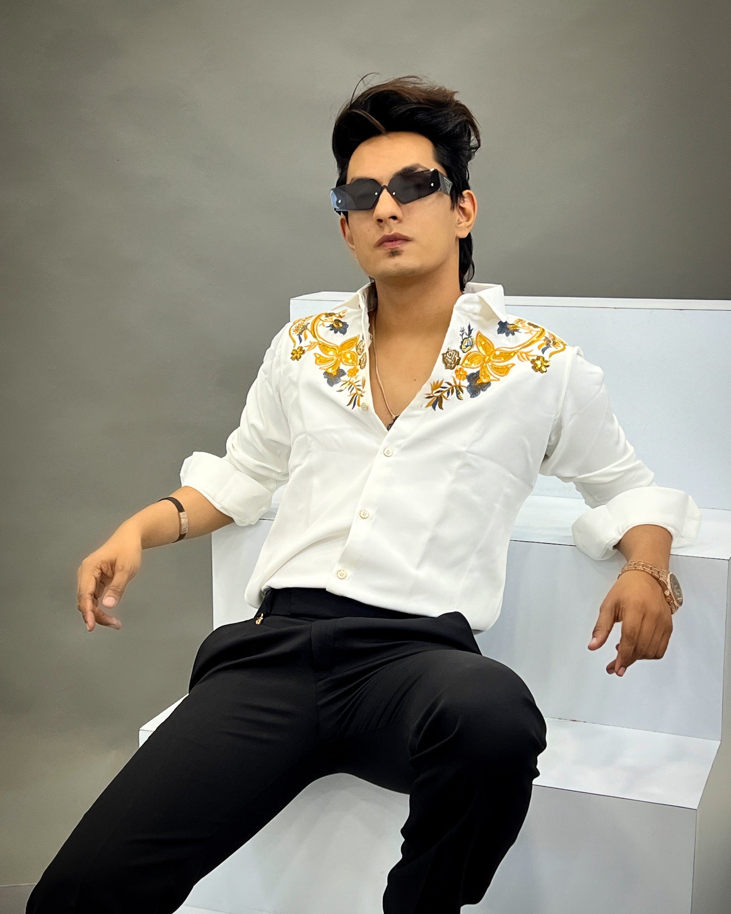 Urban ethnic embroidery shirt