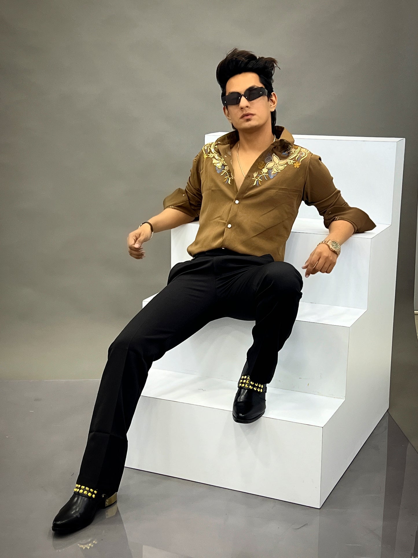 Urban ethnic embroidery shirt